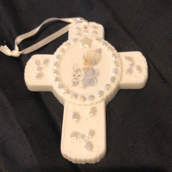 Precious Moments Jesus Loves Me cross ornament - Picture 1 of 2